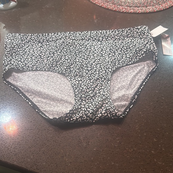 3 pairs of underwear new with tags by undercover - Picture 4 of 4